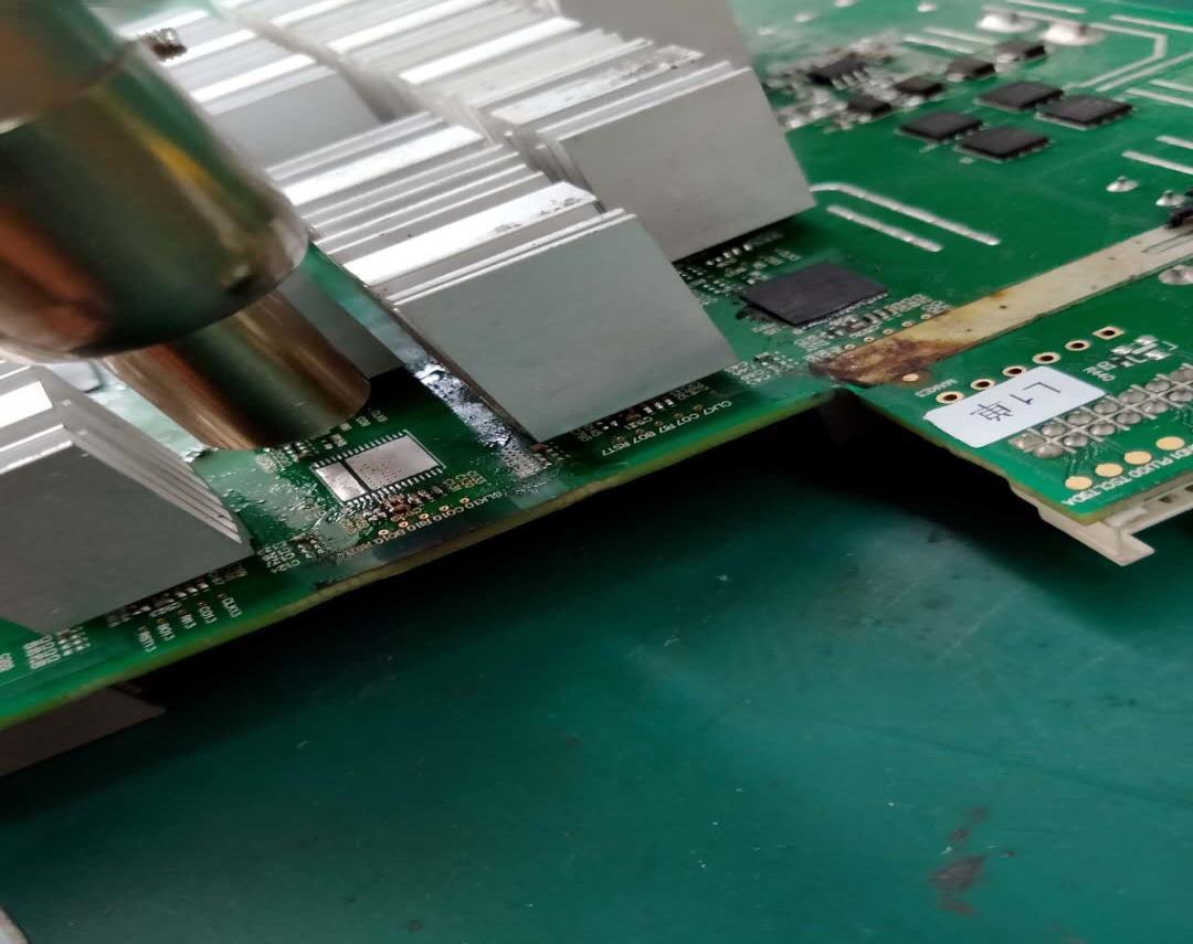 Preheat the PCB board Preheat the PCB board