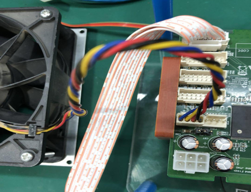 Connect the data line and fan Connect the data line and fan