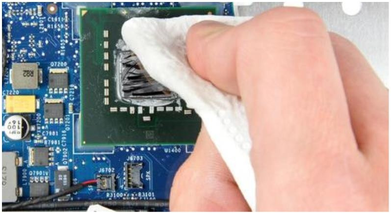 Removing the old thermal paste