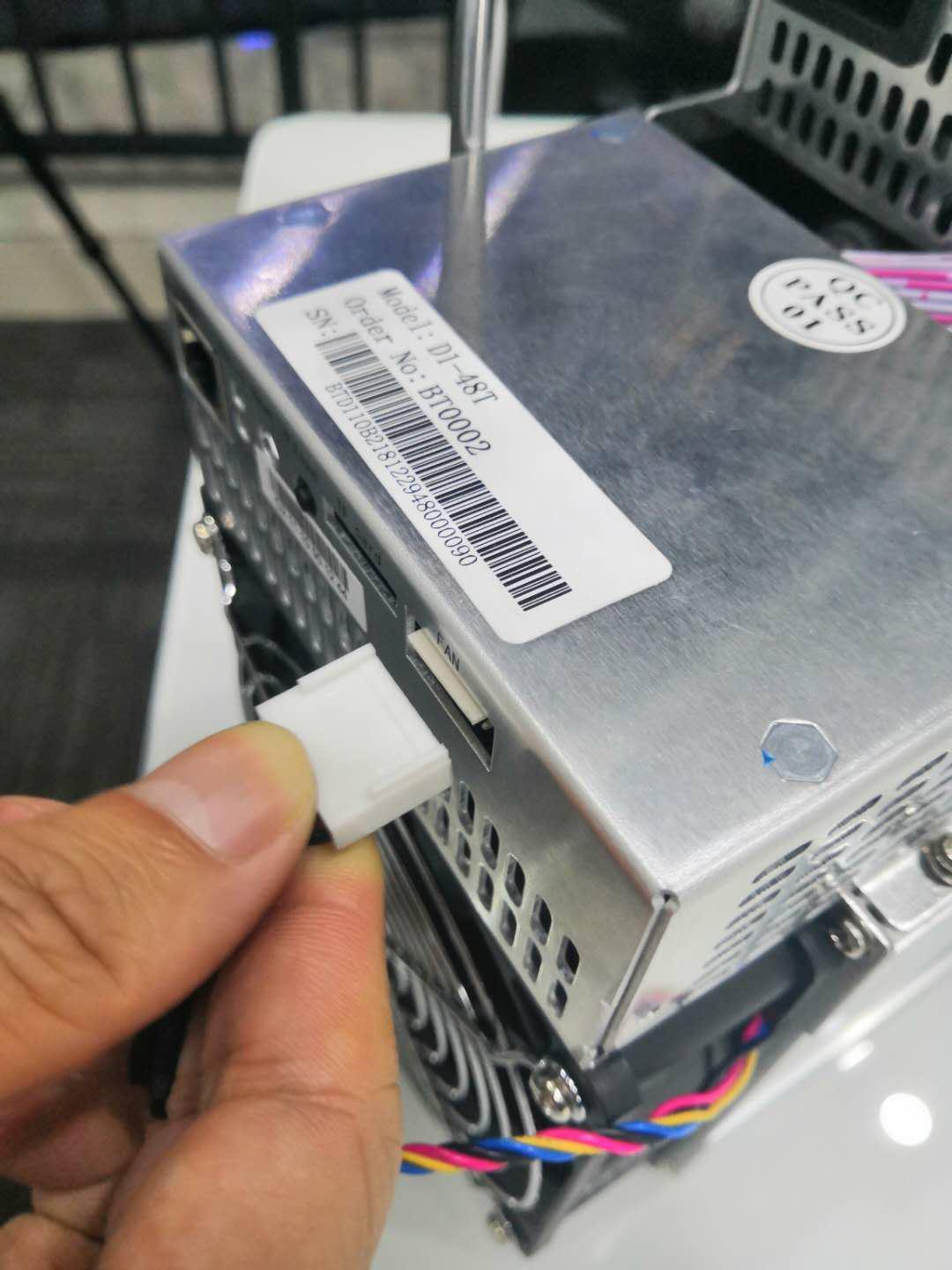 connect the air fan data cable