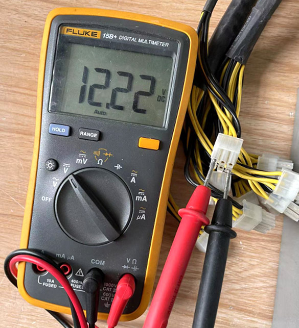 fan output voltage test