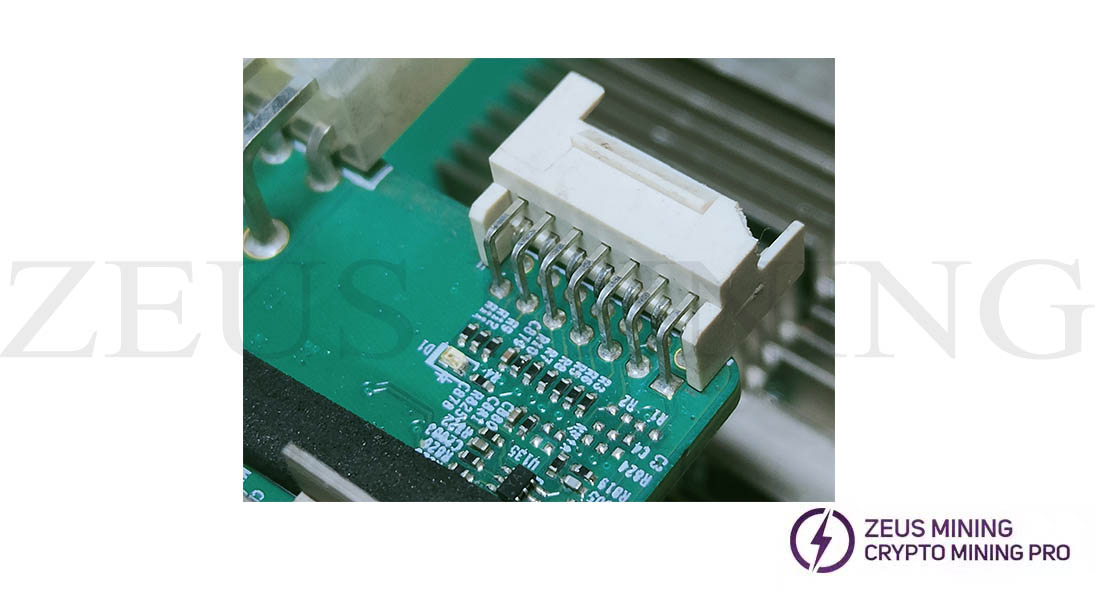 Innosilicon hash board data interface