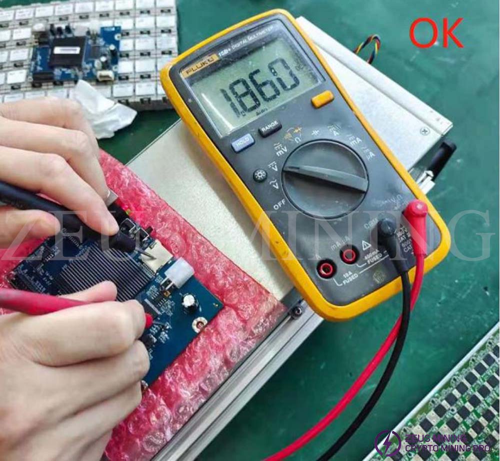 U2 voltage is about 1.8V