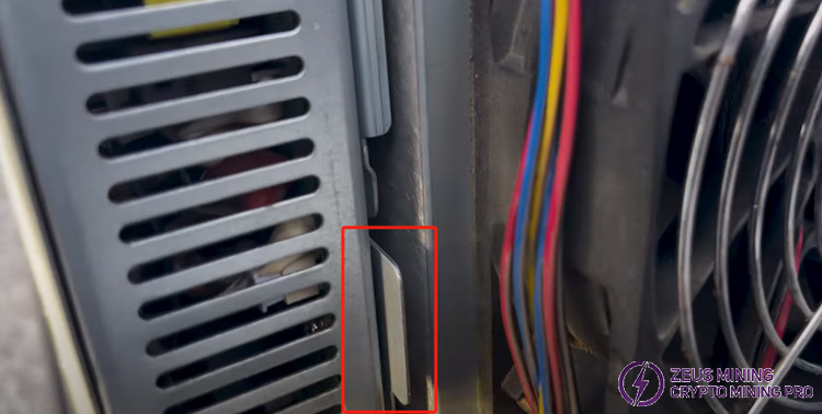 Press down the tab to remove PSU Press down the tab to remove PSU