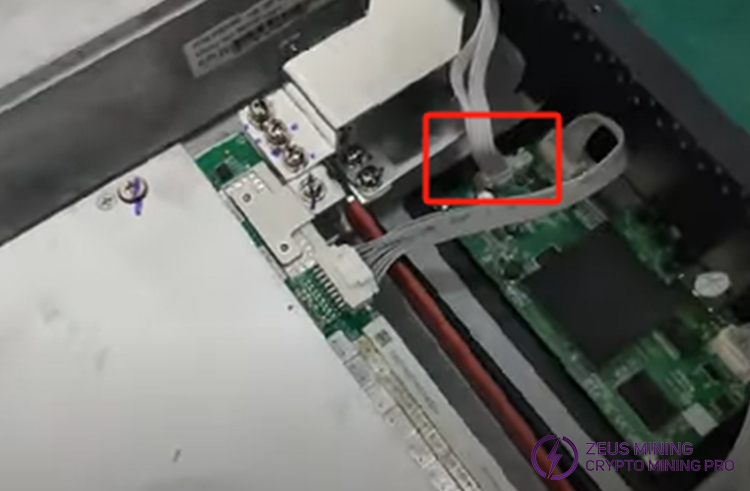 Insert the connection cable to the board Insert the connection cable to the board