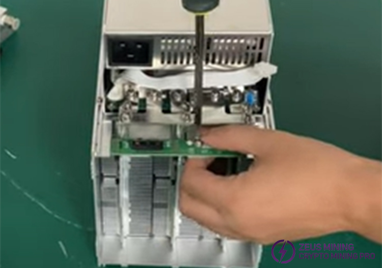 Dismantle the adapter board Dismantle the adapter board