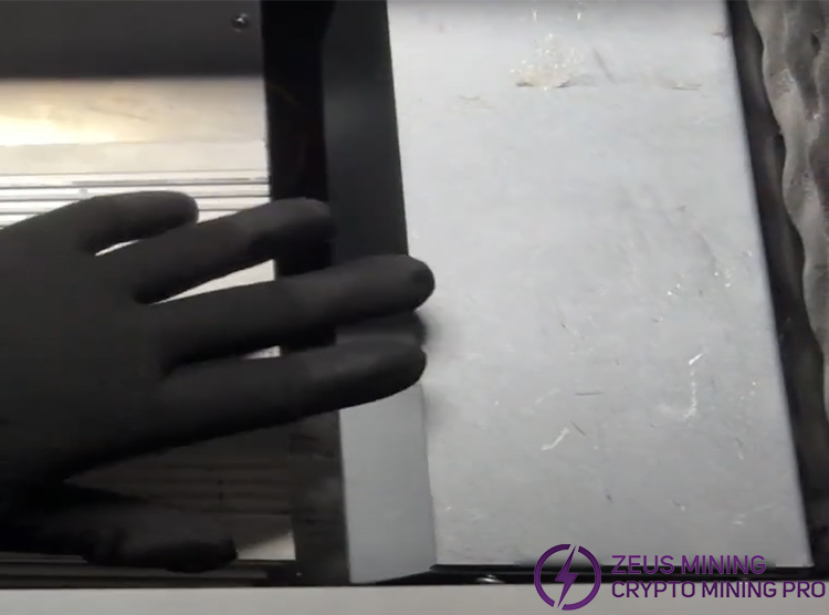 align the miner with the fixed aluminum frame align the miner with the fixed aluminum frame