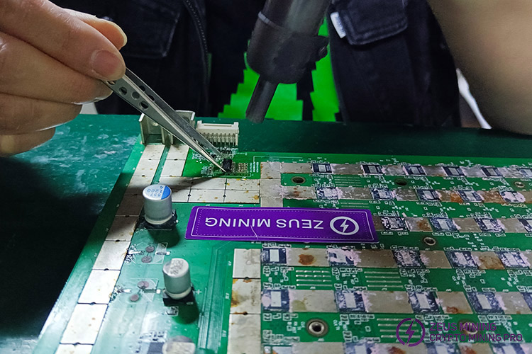 replace the Antminer L7 PIC chip