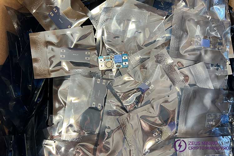 MT3608 DC-DC boost module 2A MT3608 DC-DC boost module 2A