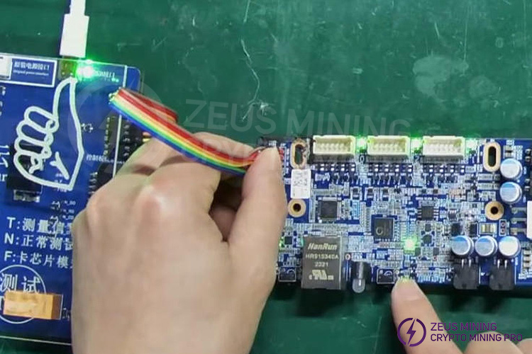 The cable maintains a stable connection