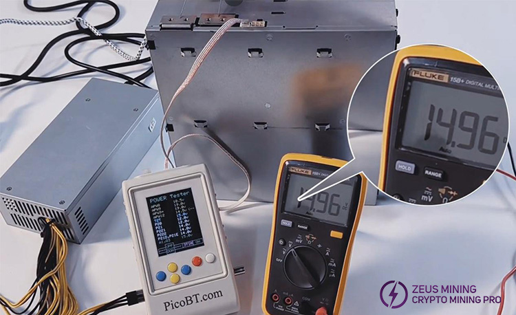 PicoBT is testing the power cable connection PicoBT is testing the power cable connection